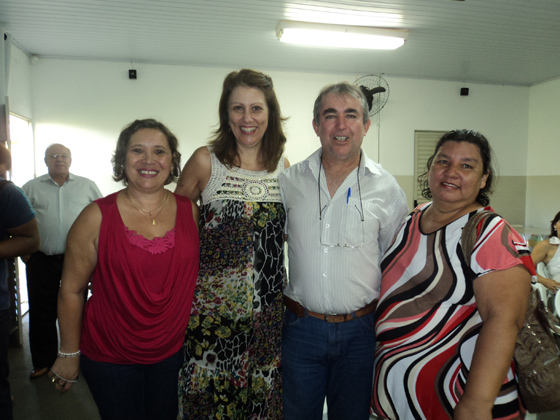 Roseli Sant’Anna, Regina Del’Arco, e os vereadores Zinho Cantori e Nilda do Posto, no dia da inauguração da sala de multimídia