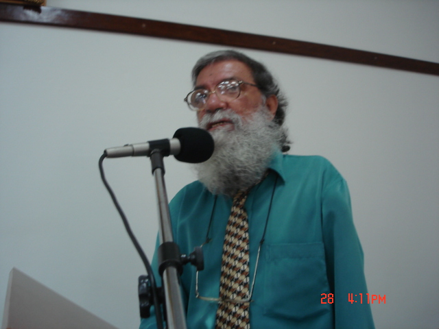Dr. Antônio José de Siqueira, coordenador e mediador do debate
