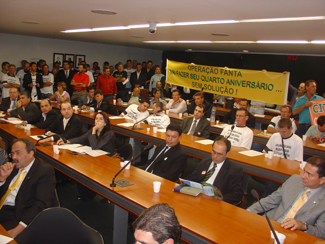 Vista parcial do plenário durante audiência em Brasília
