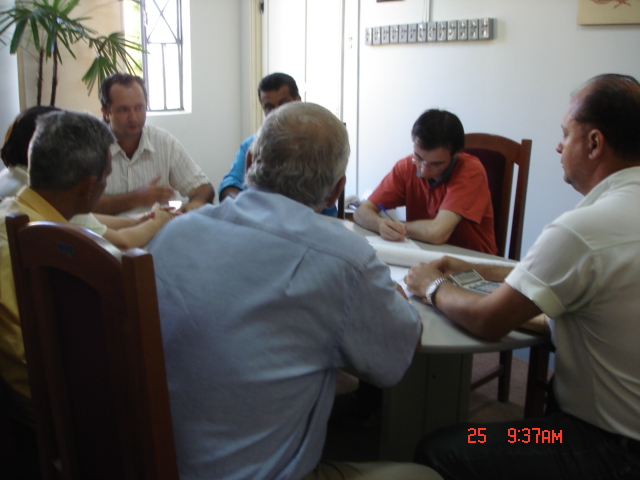 Membros da Comissão do IPTU em reunião