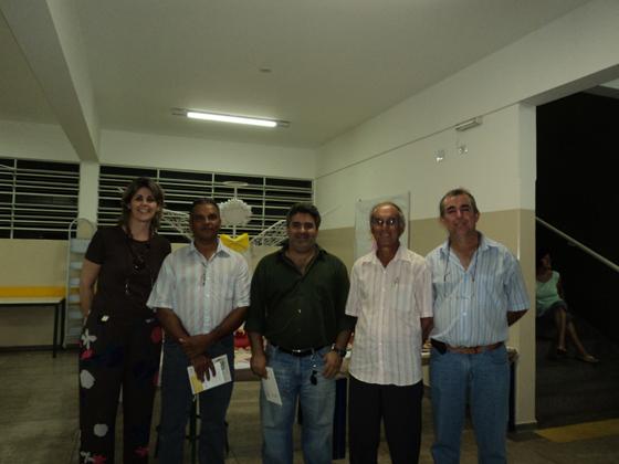 Silvia (coordenadora da Escola Bairro Cruzeiro) com os vereadores Toninho, Marcelo, Nardo e Zinho Cantori