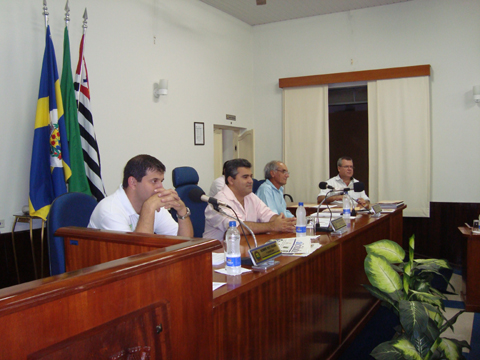 Mesa Diretora e o diretor administrativo da Casa de Leis, Antônio Sérgio Fernandes 