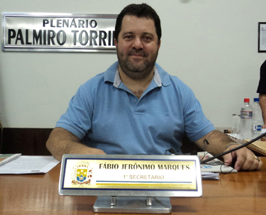 Vereador Fabinho, autor da indicação que originou o projeto para restaurar os livros do cartório