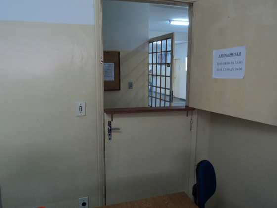 Balcão construído na sala de agendamento do Centro de Saúde, conforme solicitação do vereador Zinho Cantori