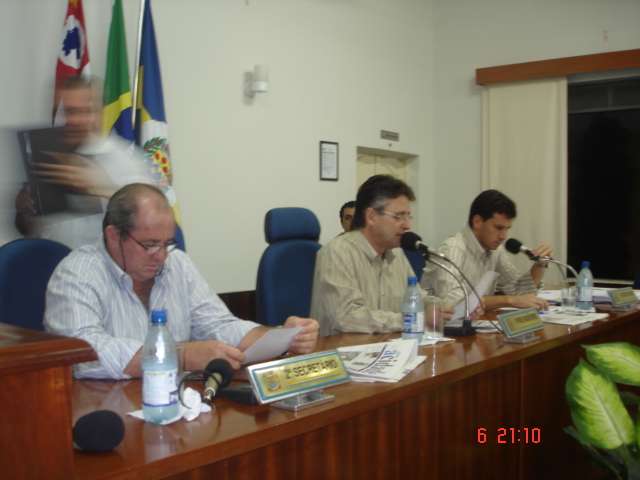 Mesa Diretora durante a sessão