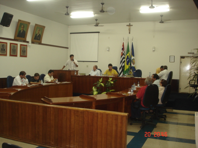 Vista parcial do plenário no momento do uso da tribuna pelo vereador Samy Lemo