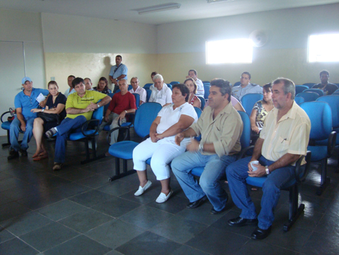 Participantes da reunião que tratou sobre o Mutirão da Dengue, no Centro de Saúde "Dr. Alcides Facundo Arroyo"