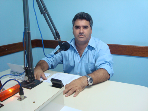 Nos estúdios da Rádio Princesa, presidente do Legislativo desta os trabalho da Casa de Leis