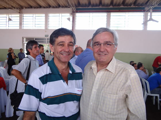 Dr. Lemo e Antônio Mentor: comemorando a conquista do aparelho de colonoscopia 