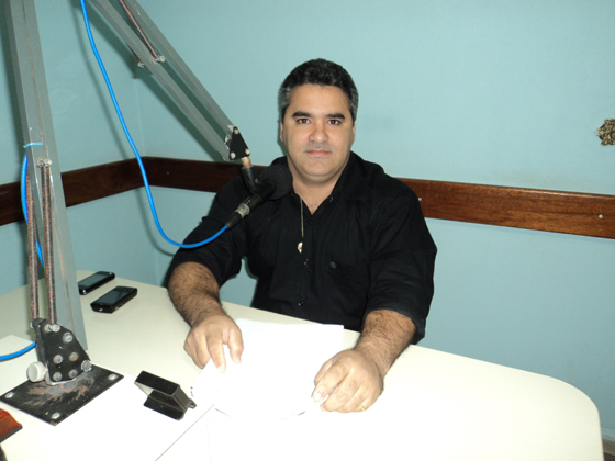 Presidente do Legislativo durante participação na Rádio Princesa