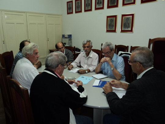 Diretores e conselheiros da AME em reunião na Câmara Municipal