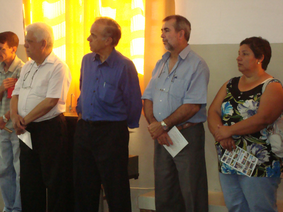 Secretário da Promoção Social, Luiz Carlos da Silva, prefeito Gilberto Arroyo e os vereadores Zinho Cantori e Onilda dos Santos Rocha