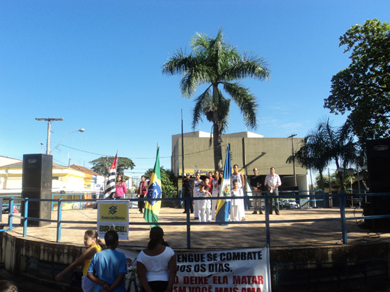 Momento cívico em comemoração aos 116 anos de Monte Azul Paulista