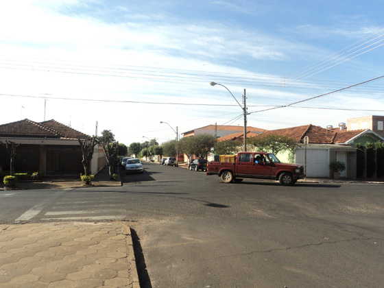 Rua Bernardino de Campos: local sugerido para construção de estacionamento em 45 graus