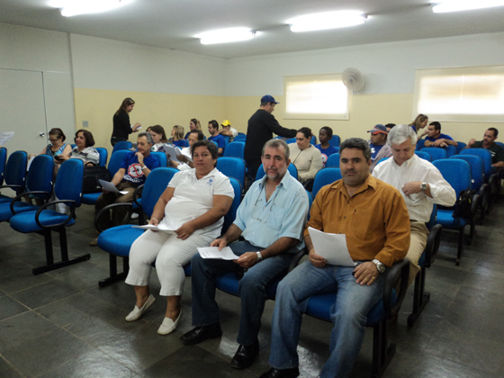 Vereadores Onilda, Zinho Cantori e Marcelo Otaviano participaram da reunião no Centro de Saúde