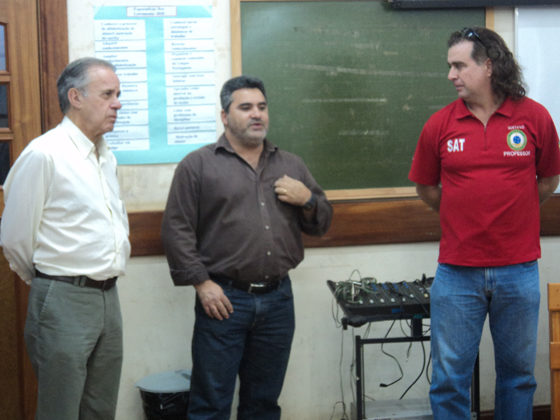 Prefeito Gilberto Arroyo, Marcelo Otaviano e o instrutor Gustavo, da Polícia Federal