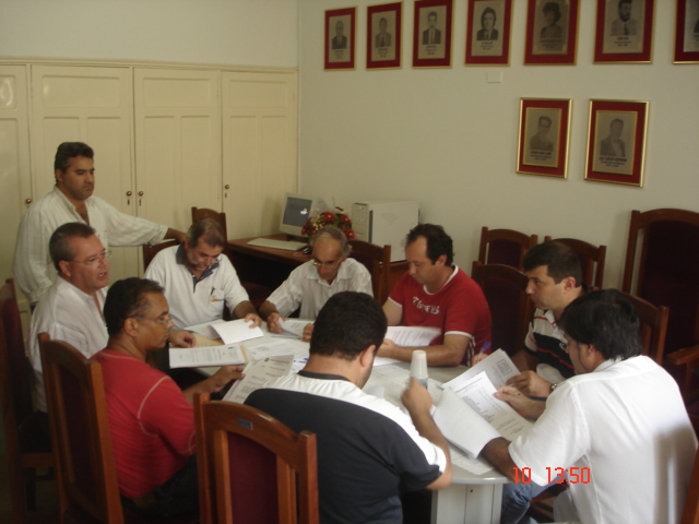 Presidente Marcelo e membros das comissões na reunião de terça-feira