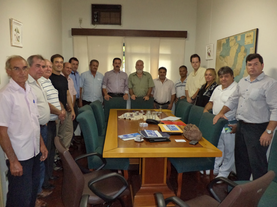 Participantes do encontro com o deputado estadual Itamar Borges, no gabinete do prefeito Paulo Sérgio David