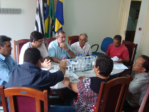 Vereadores com o secretário Municipal da Saúde, na Câmara Municipal