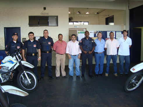 Vereadores de Monte Azul com integrantes da GM de Sertãozinho, comandante Lázaro e secretário Robison