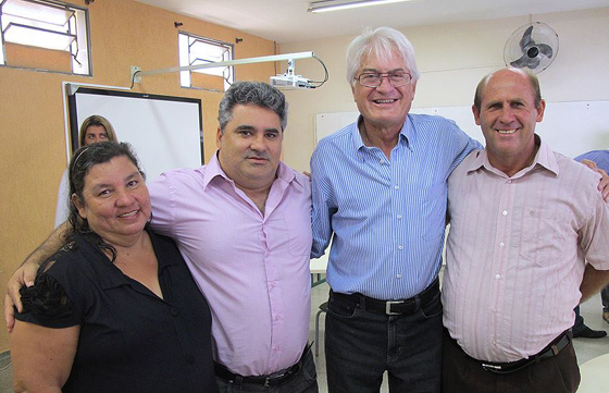 Vereadora Onilda, vice-prefeito Marcelo Otaviano, deputado Roberto Engler e vereador Eliel Prioli, durante a visita do parlamentar a Monte Azul Pta.