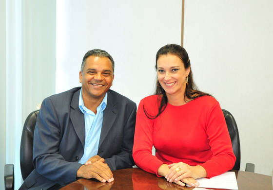 Vereador Toninho com a deputada Rita Passos em seu gabinete em São Paulo, quando da solicitação da verba