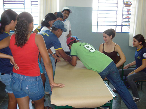 Alunos da Escola Villarinho na primeira oficina do projeto